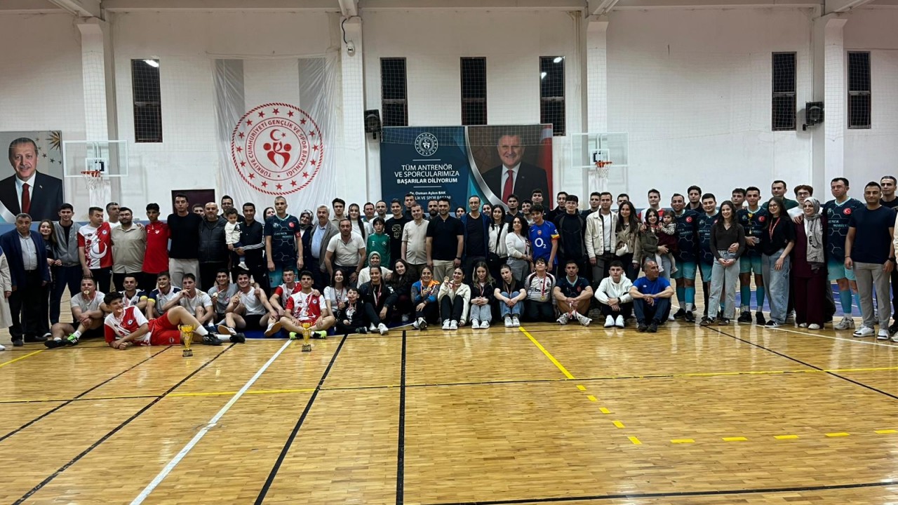 Konya’da hakem camiasını buluşturan turnuva renkli görüntülere sahne oldu