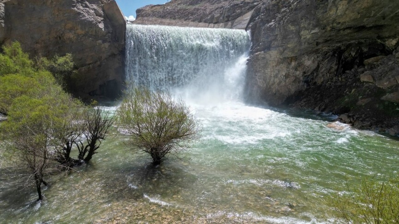 Doğu'da yağışlarla barajlar tam kapasiteye ulaştı, bazılarında kapaklar açıldı