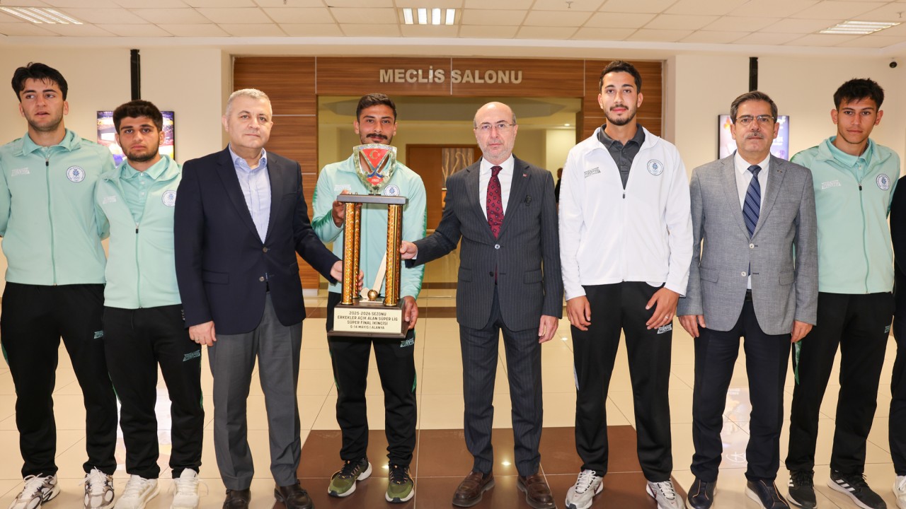 İlk kez Avrupa’da mücadele edecek Selçuklu Belediyespor'dan Başkan Pekyatırmacı’ya ziyaret