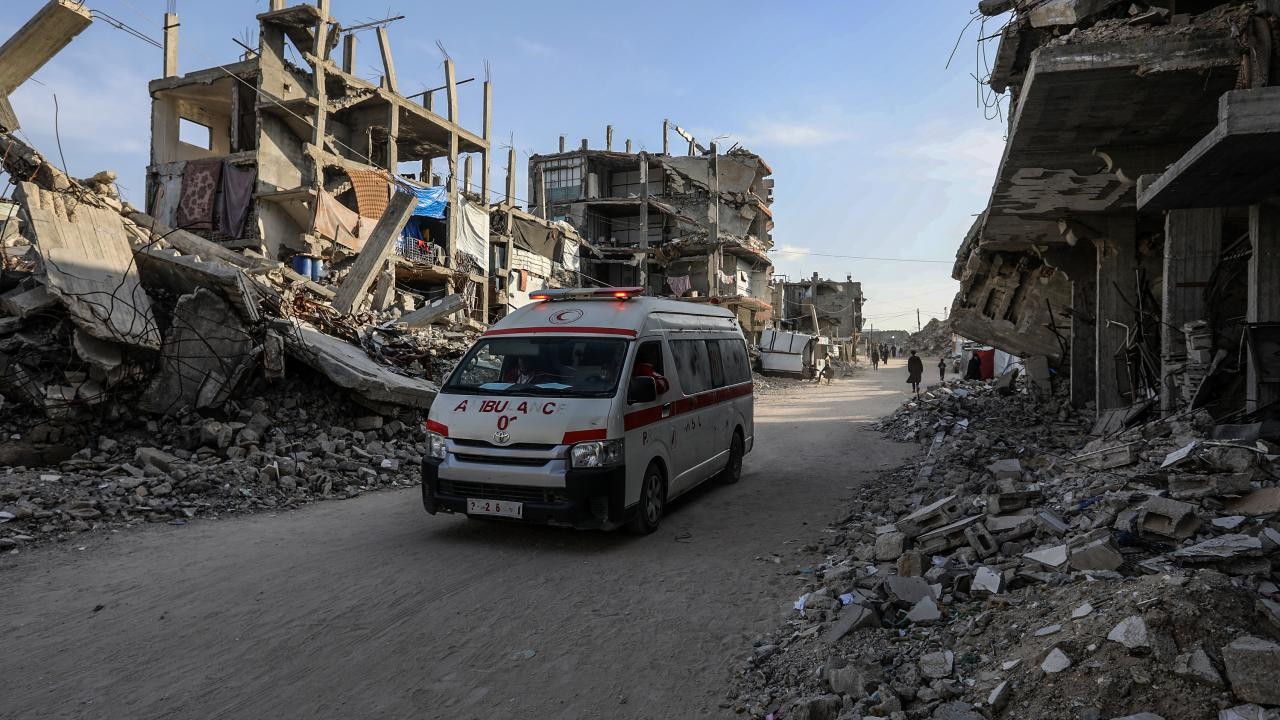 Katil İsrail'in Gazze'ye saldırısında 2 Filistinli hayatını kaybetti