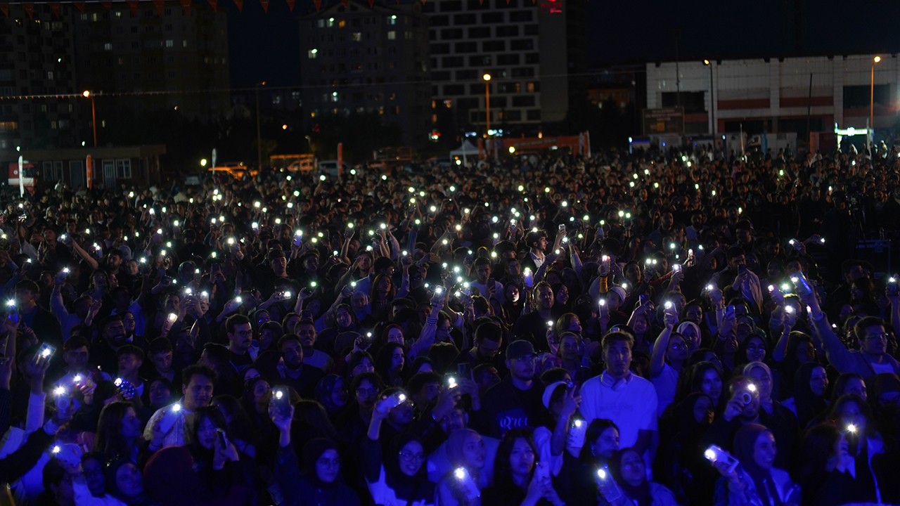 Selçuklu Sanat Akademisi Gençlik Meclisi Korosu’ndan 90’lar Türkçe pop konseri
