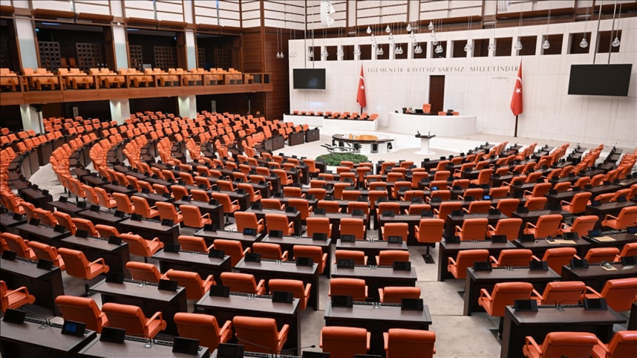 Emniyet teşkilatı ile ilgili düzenlemeleri de içeren kanun teklifi TBMM'de