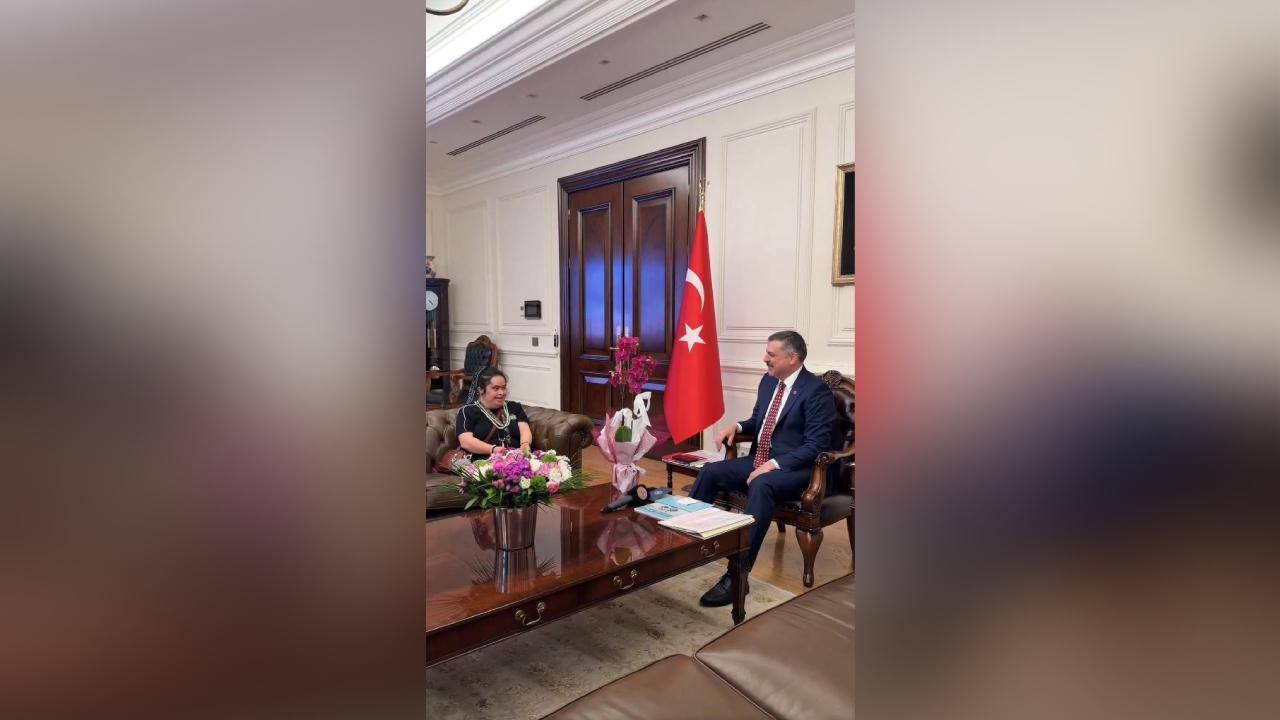 İçişleri Bakanı Çiftçi, Down sendromlu Kısmet'i Bakanlıkta ağırladı