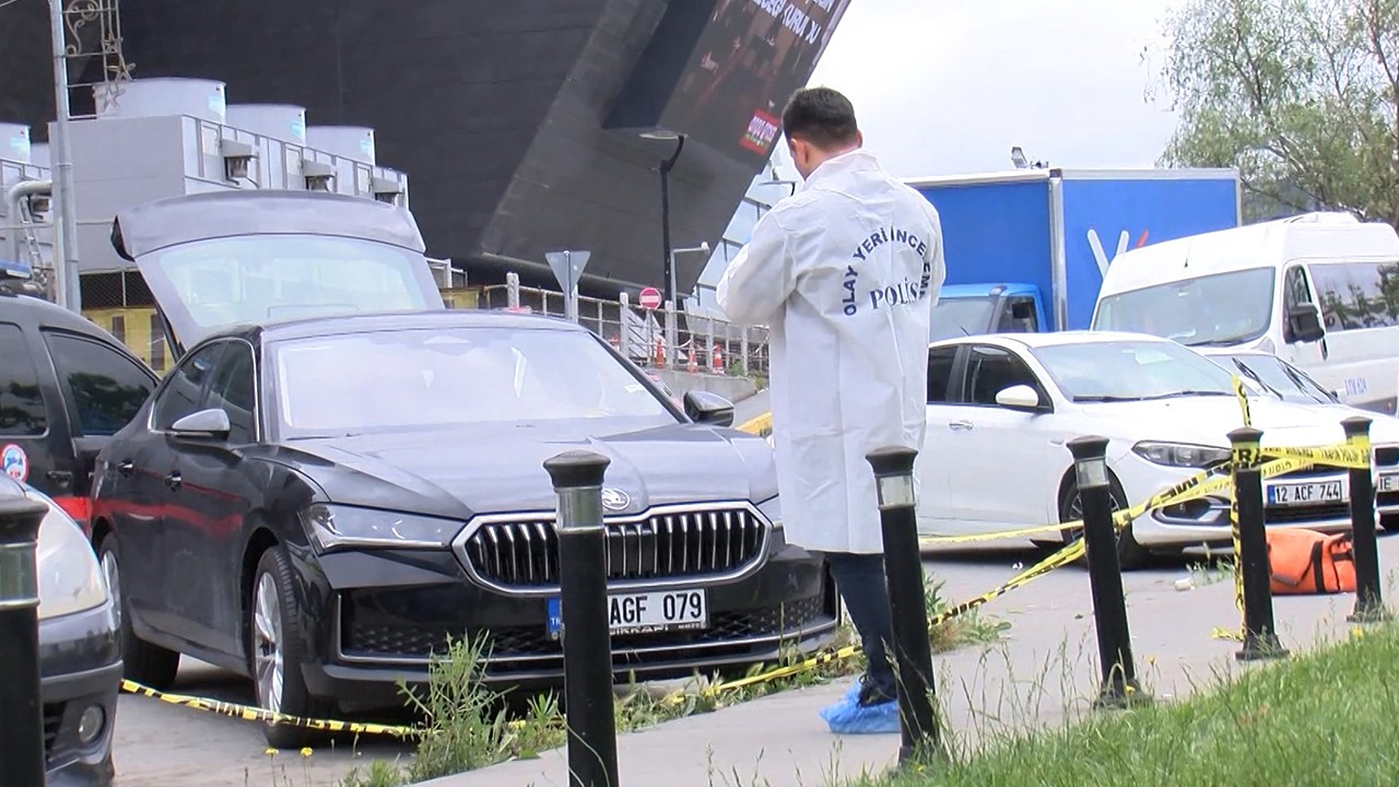 Otomobil bagajında ceset bulundu