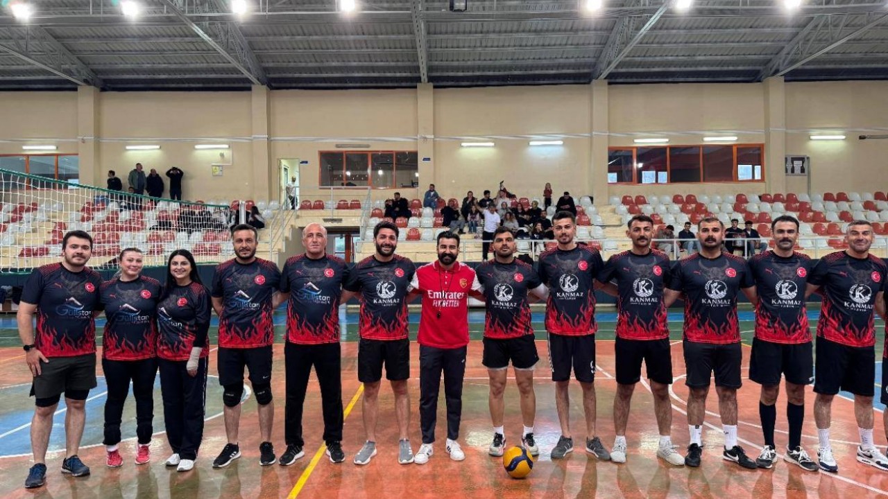 Yunak’ta voleybol turnuvası finali nefes kesti