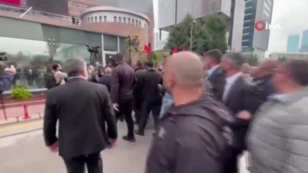 CHP Genel Merkezi önünde tahliye gerginliği