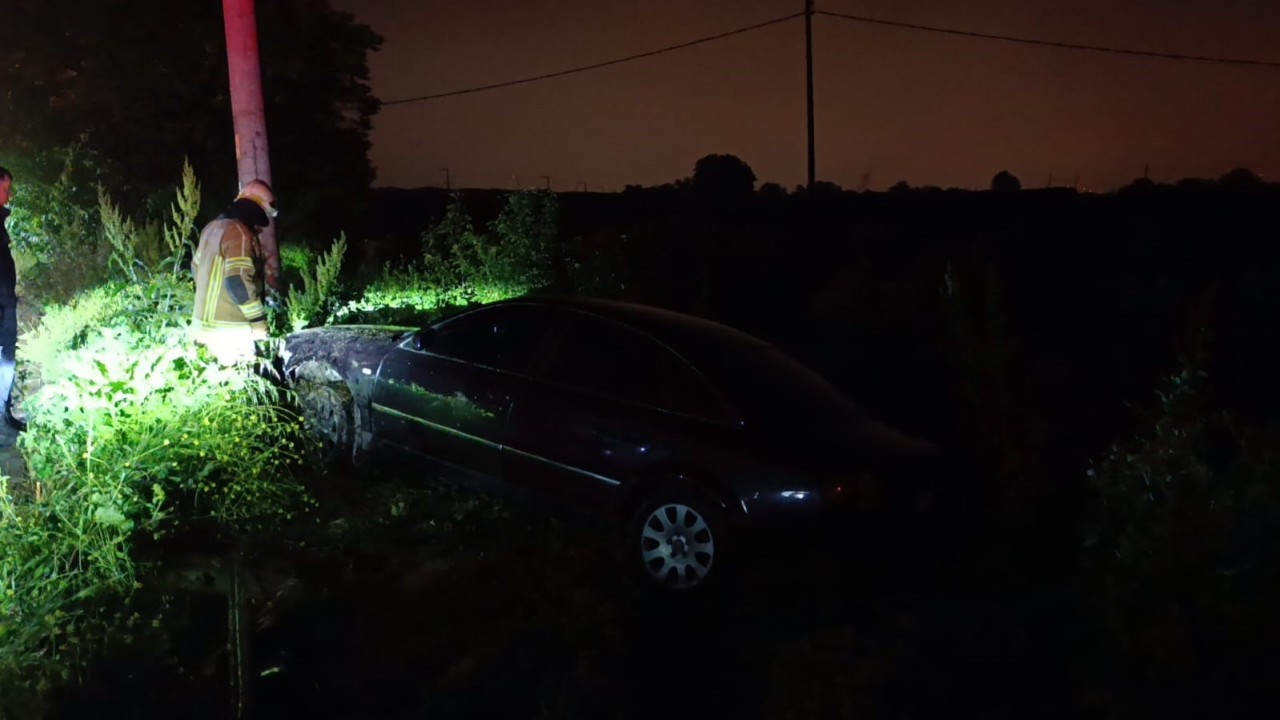 Tarlaya uçtuğu otomobilini bırakıp gitti