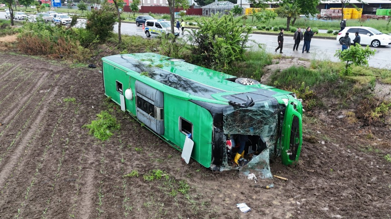 Tur otobüsü devrildi: 46 yaralı