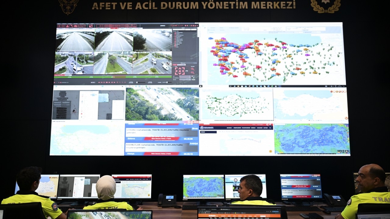 Bayram trafiği Trafik İzleme Merkezi'nden anlık takip ediliyor