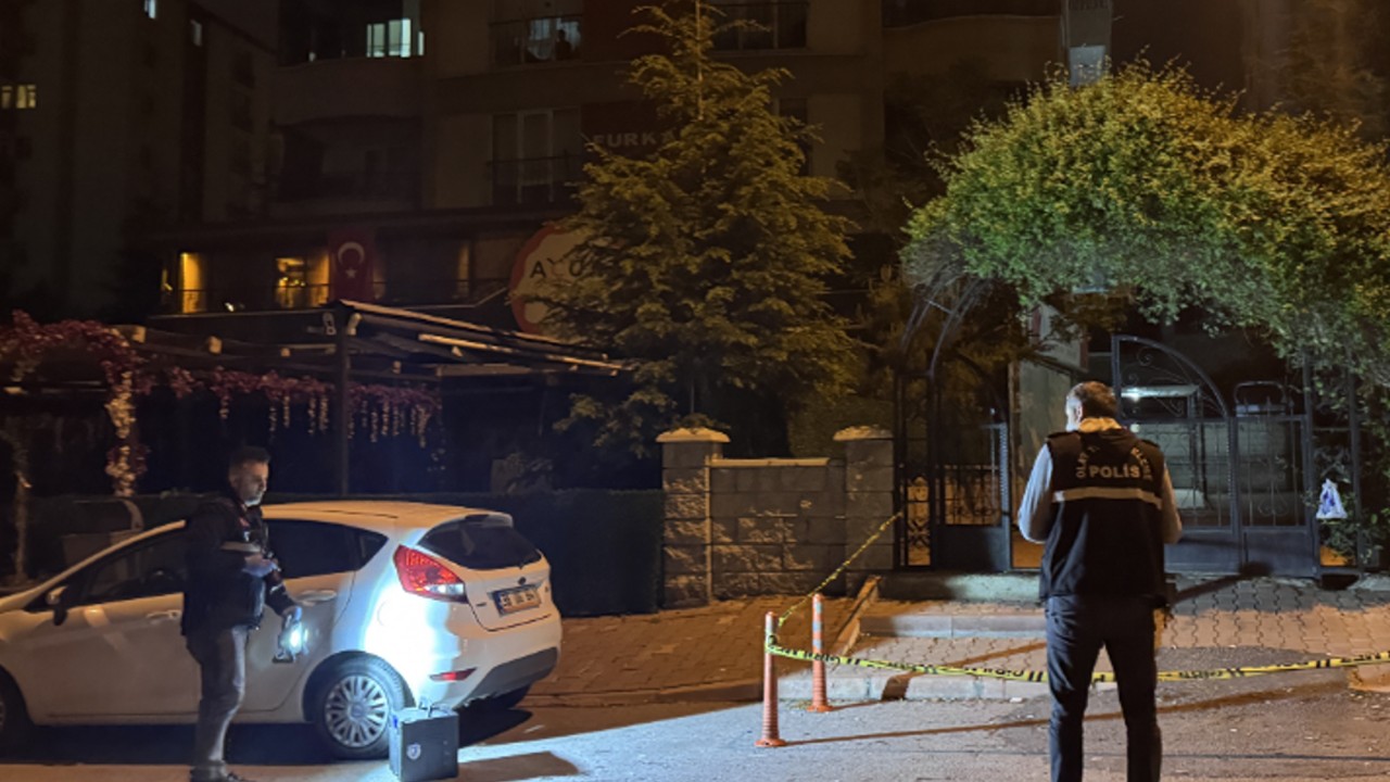 Darp edilen kadını kurtarmaya çalışan kardeşler bıçaklandı