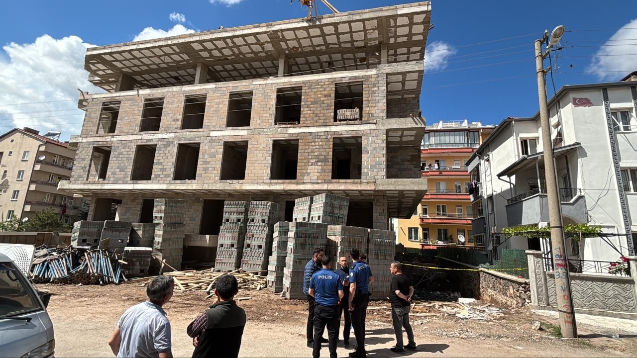 İnşaattan düşen işçi hayatını kaybetti