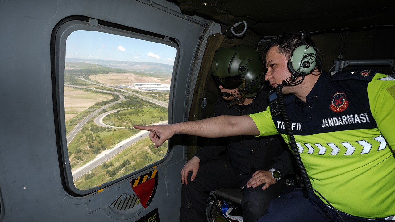 Jandarmadan bayram öncesi trafiğe havadan denetim