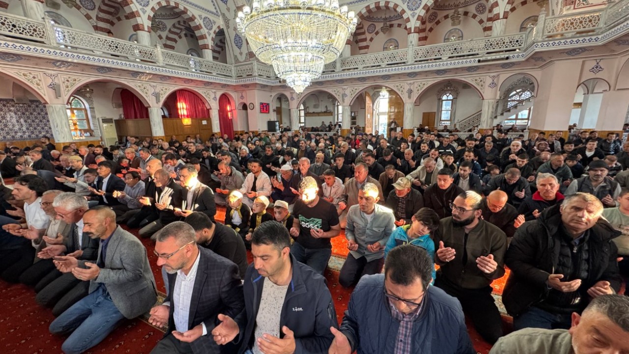 Kulu'da bayram namazında camiler doldu