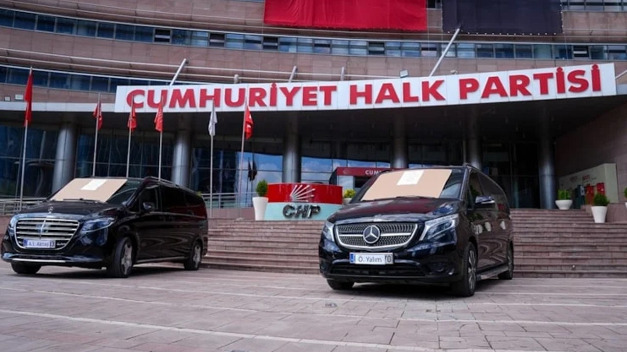 CHP'li vekiller Whatsapp'ta küfürleşti: Grupları ayırdılar