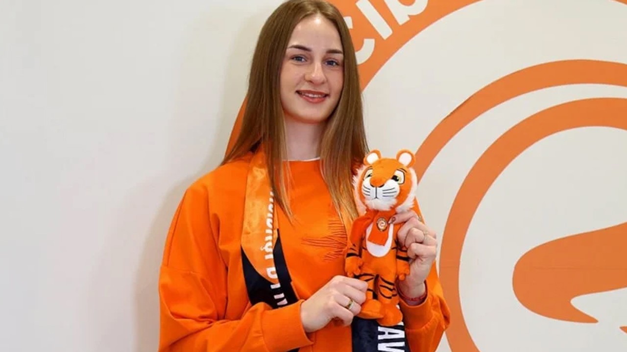 Eczacıbaşı, Aleksandra Uzelac'ı kadrosuna kattı
