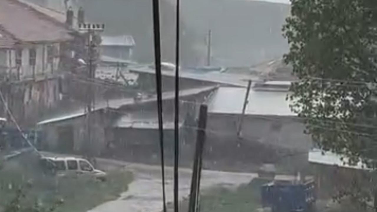 Sağanak sonrası sel meydana geldi