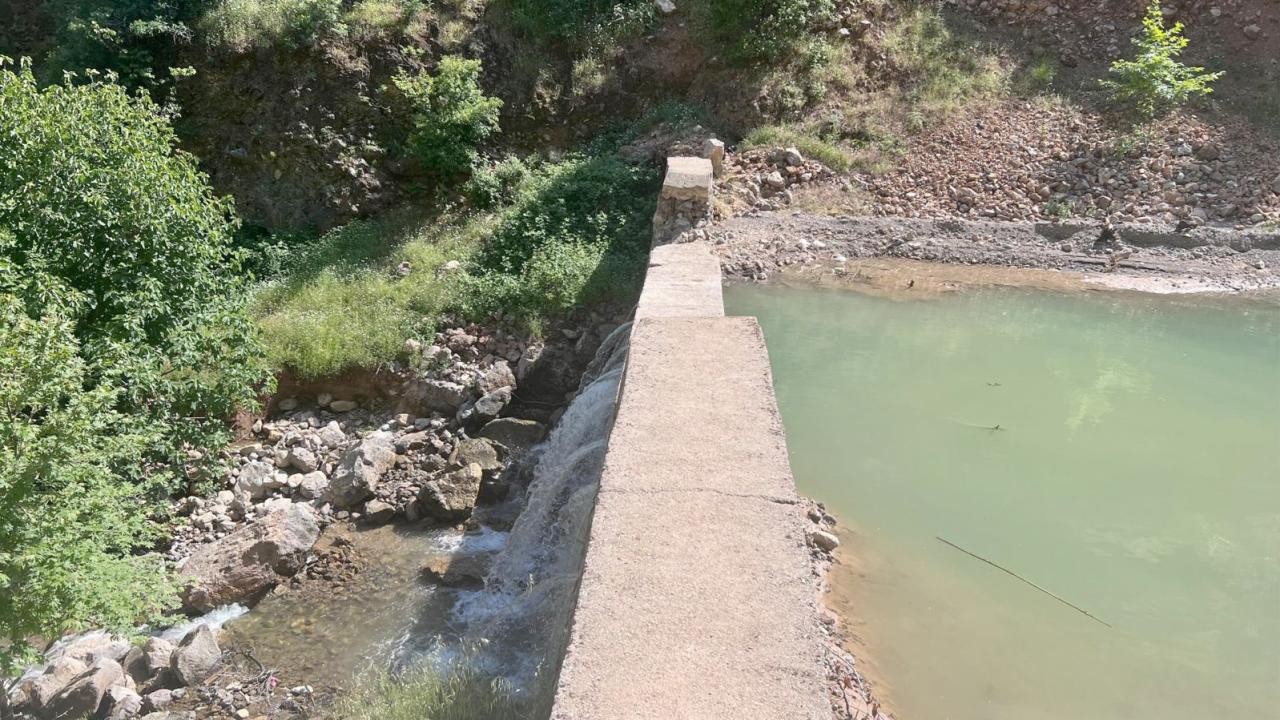 Serinlemek için dereye giren çocuk boğuldu