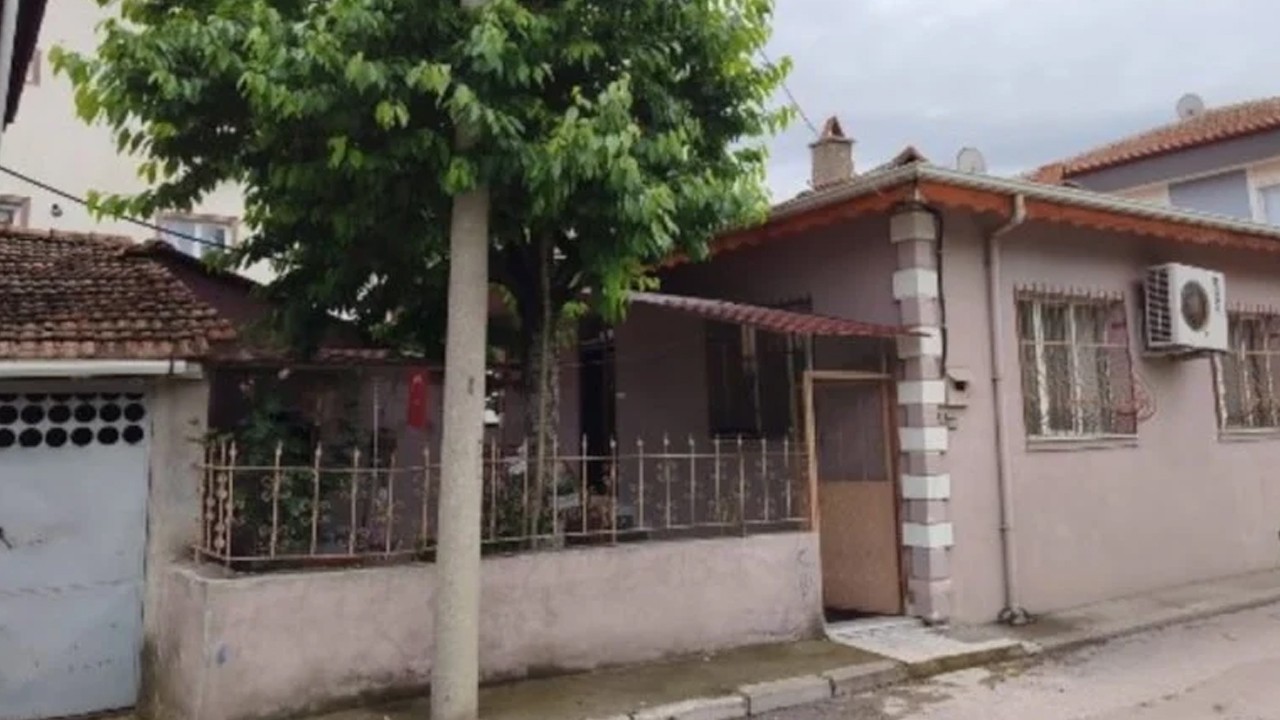 Kiraz toplarken demir korkuluğun üzerine düşüp hayatını kaybetti