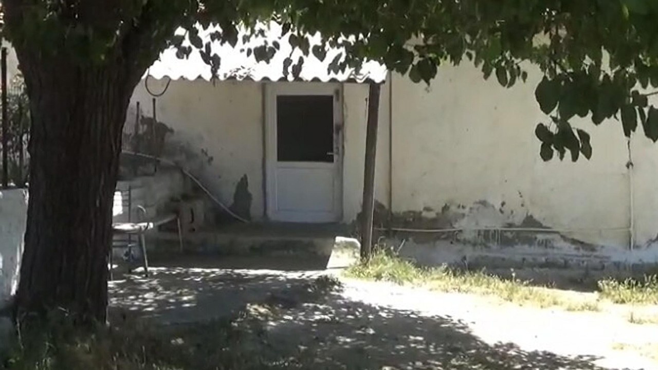 Birlikte yaşadığı kadını sopayla döverek öldürdü
