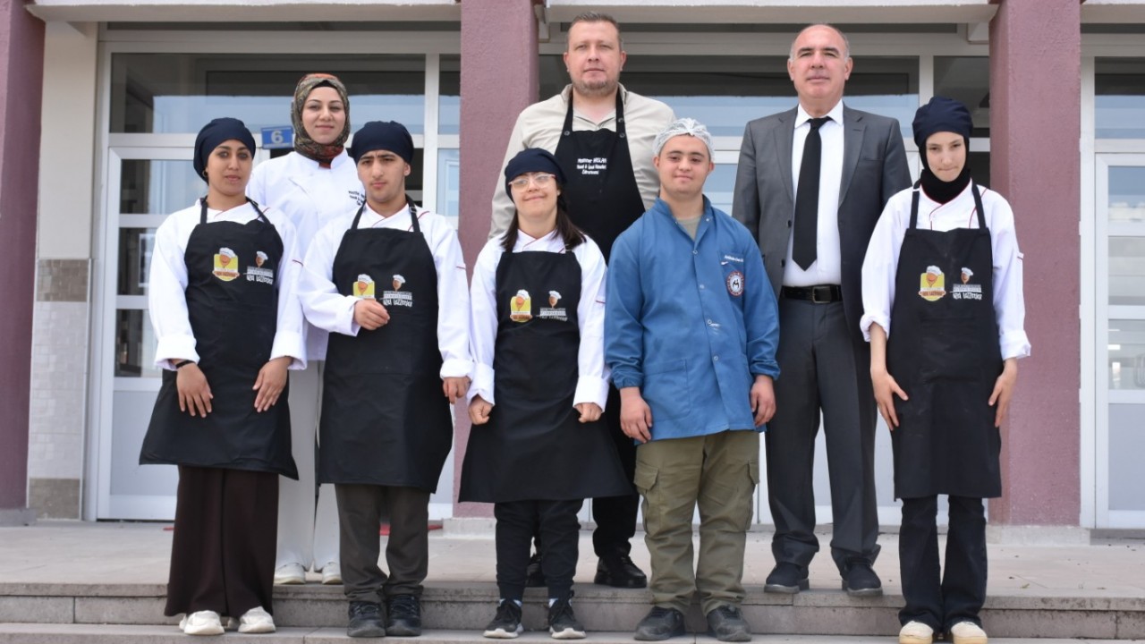 Konya'da özel bireyler aldıkları eğitimlerle meslek sahibi oluyor