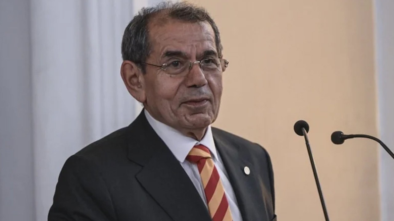 Dursun Özbek mazbatasını teslim aldı