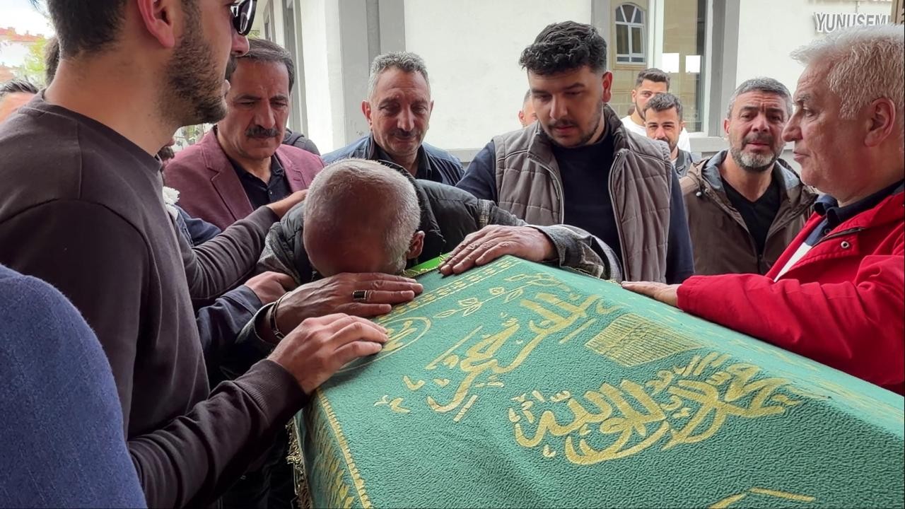Kardeşinin hayatını kurtardı, kalp krizine yenik düştü