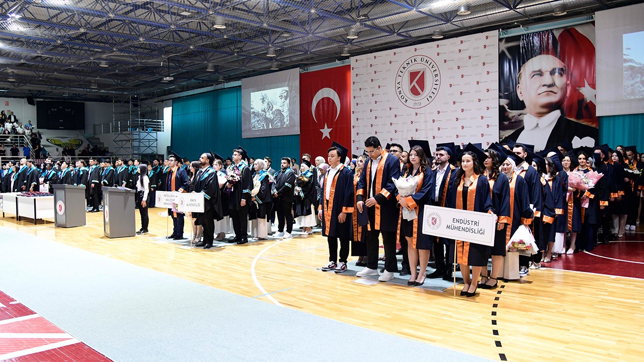 KTÜN mühendisleri mezuniyet heyecanını yaşadı