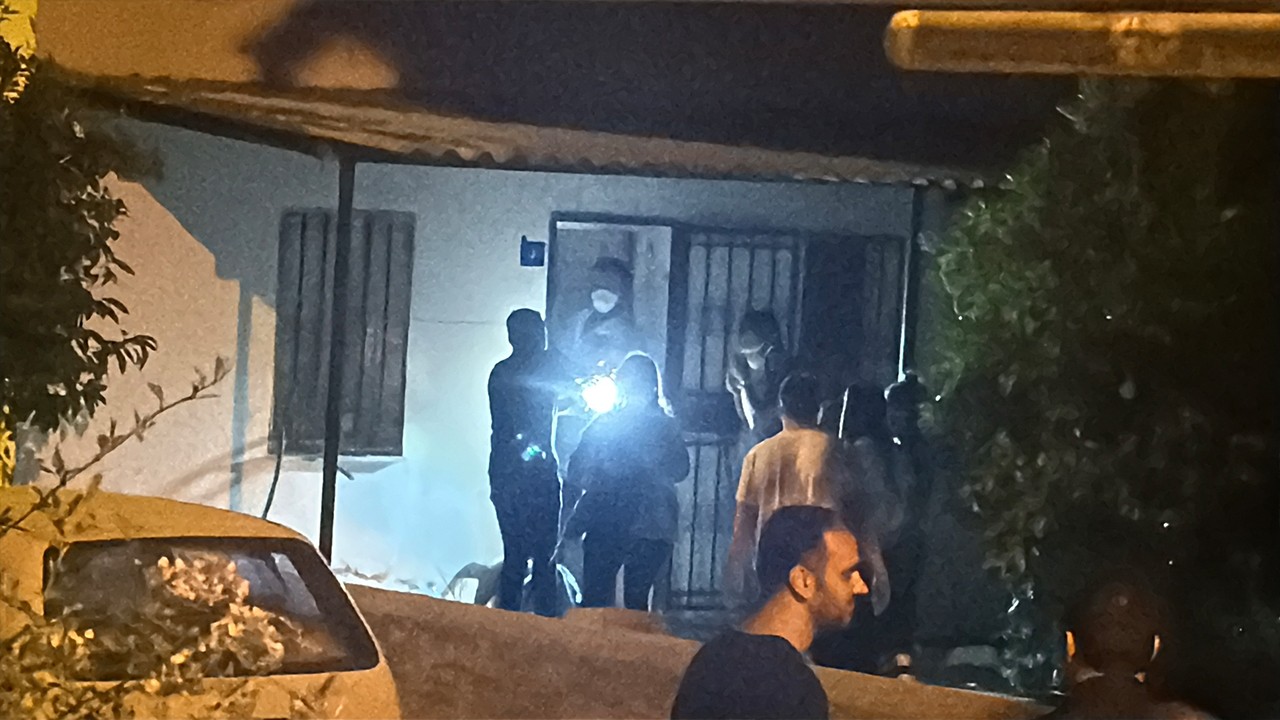 Babasının cenazesiyle 2 gün aynı evde yaşadı