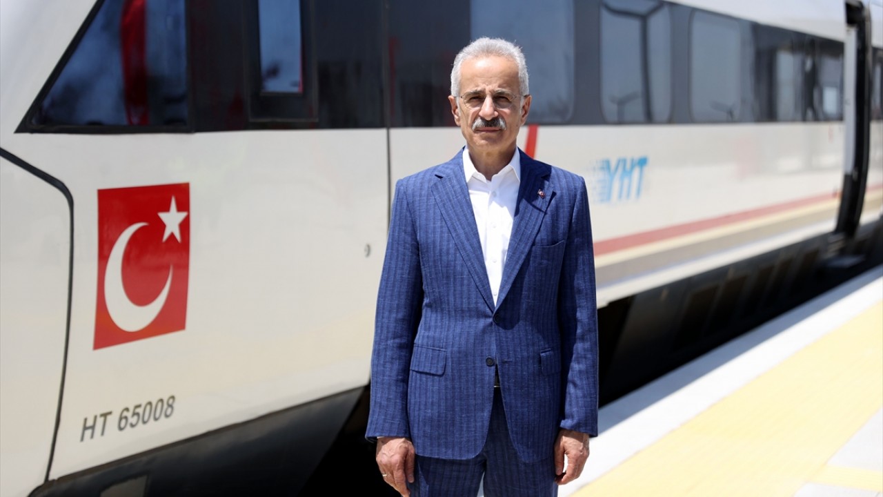 Bakan Uraloğlu: Halkalı-Kapıkule arasındaki seyahat süresi 4 saatten 1,5 saate düşecek