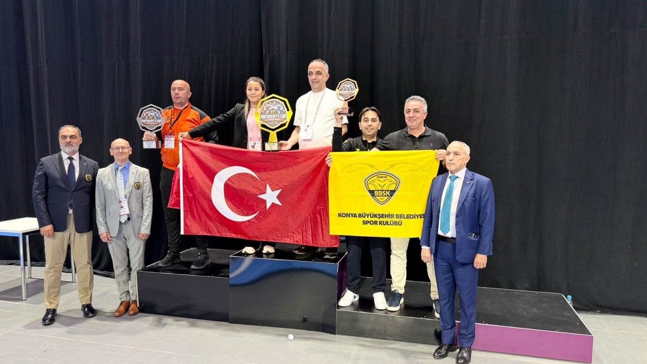 Başkan Altay, Konya Büyükşehir Belediyesporlu tekvandocuları tebrik etti