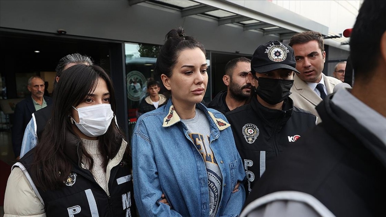 Dilan Polat'ın Instagram hesabına erişim engeli getirildi