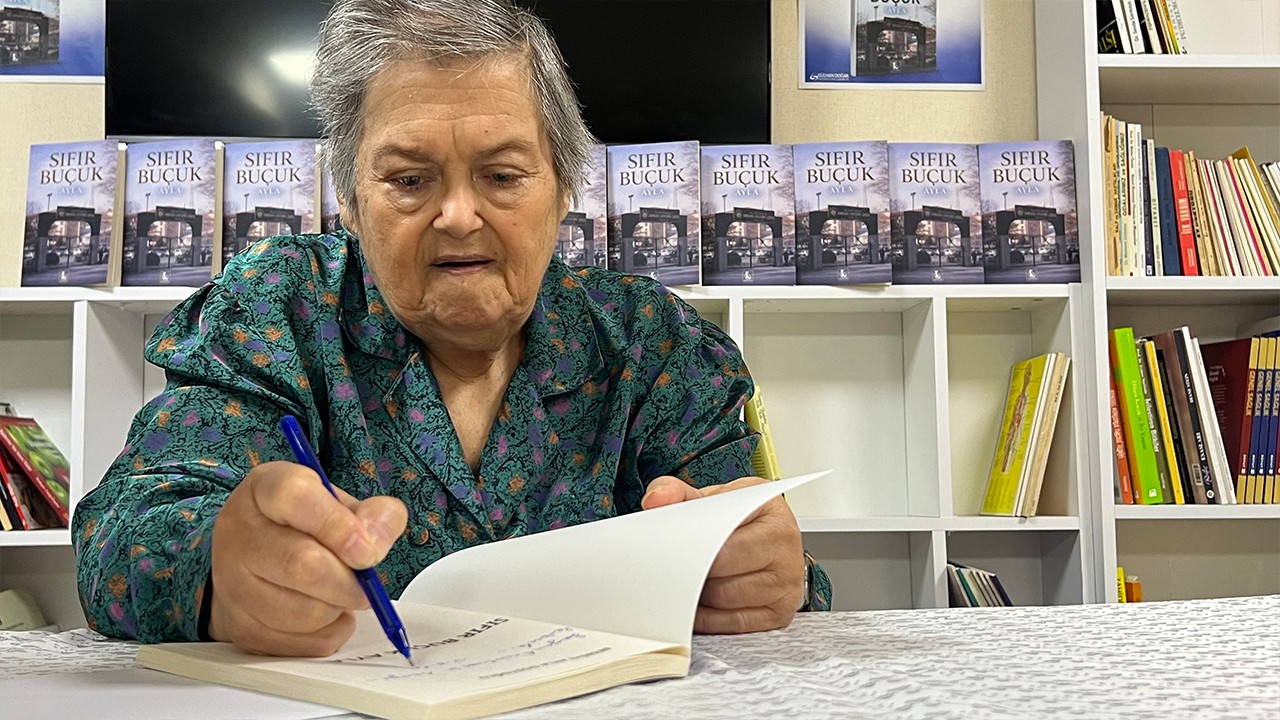 Parkinson hastası emekli öğretmen 84 yaşında kitap yazdı