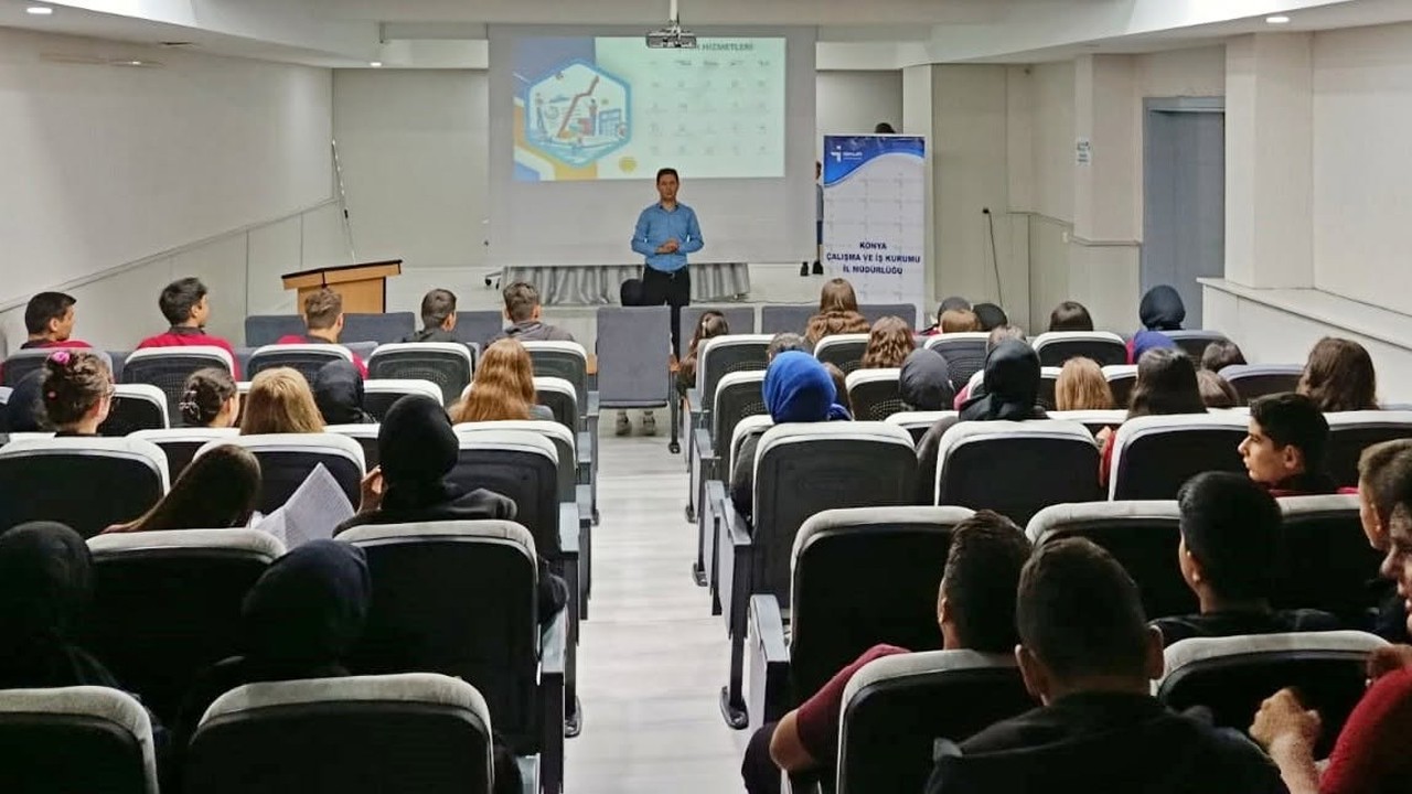 İŞKUR’dan Sarayönü’nde öğrencilere kariyer bilgilendirmesi