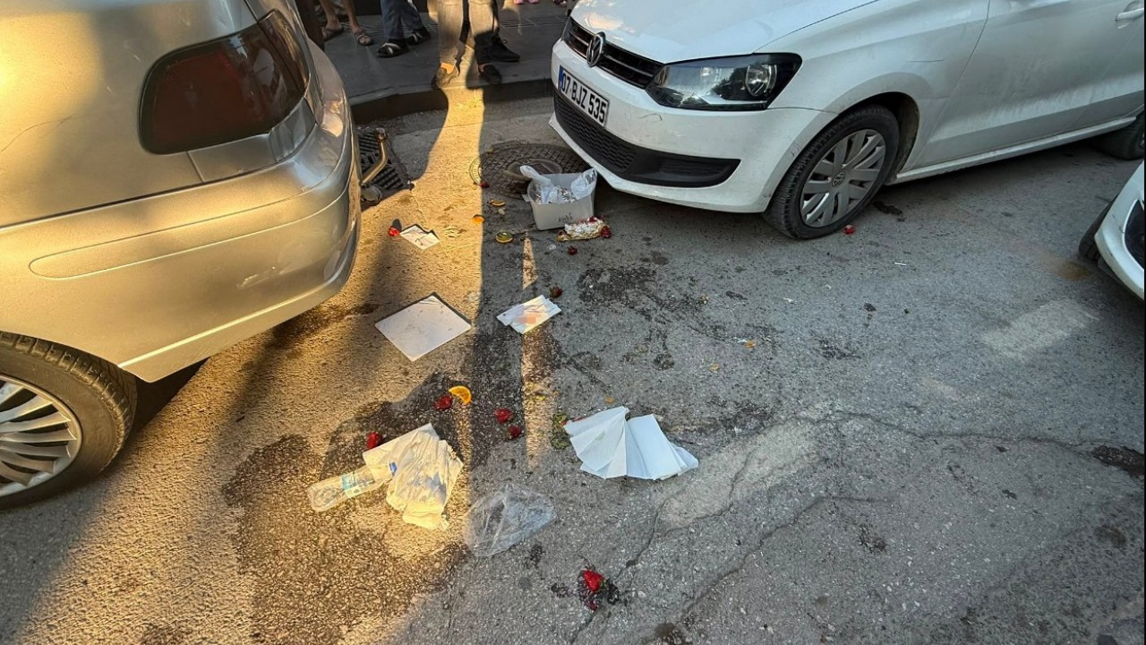 Doğum günü pastasıyla yürürken silahlı saldırıya uğradı