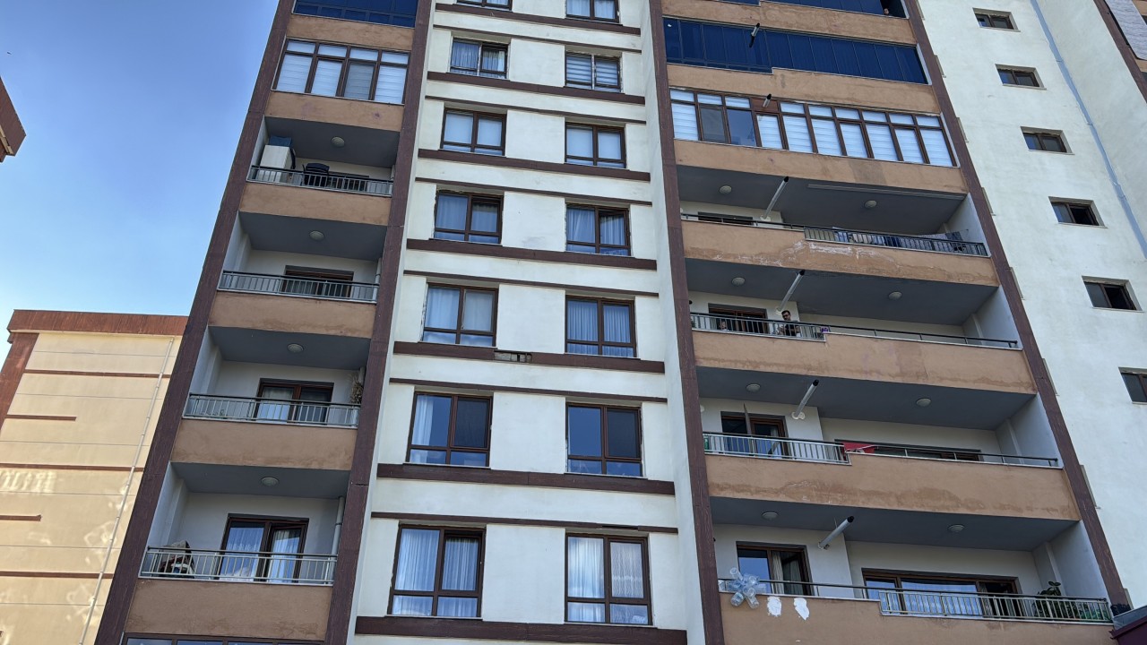 5. kattan düşen 2 yaşındaki çocuk hayatını kaybetti