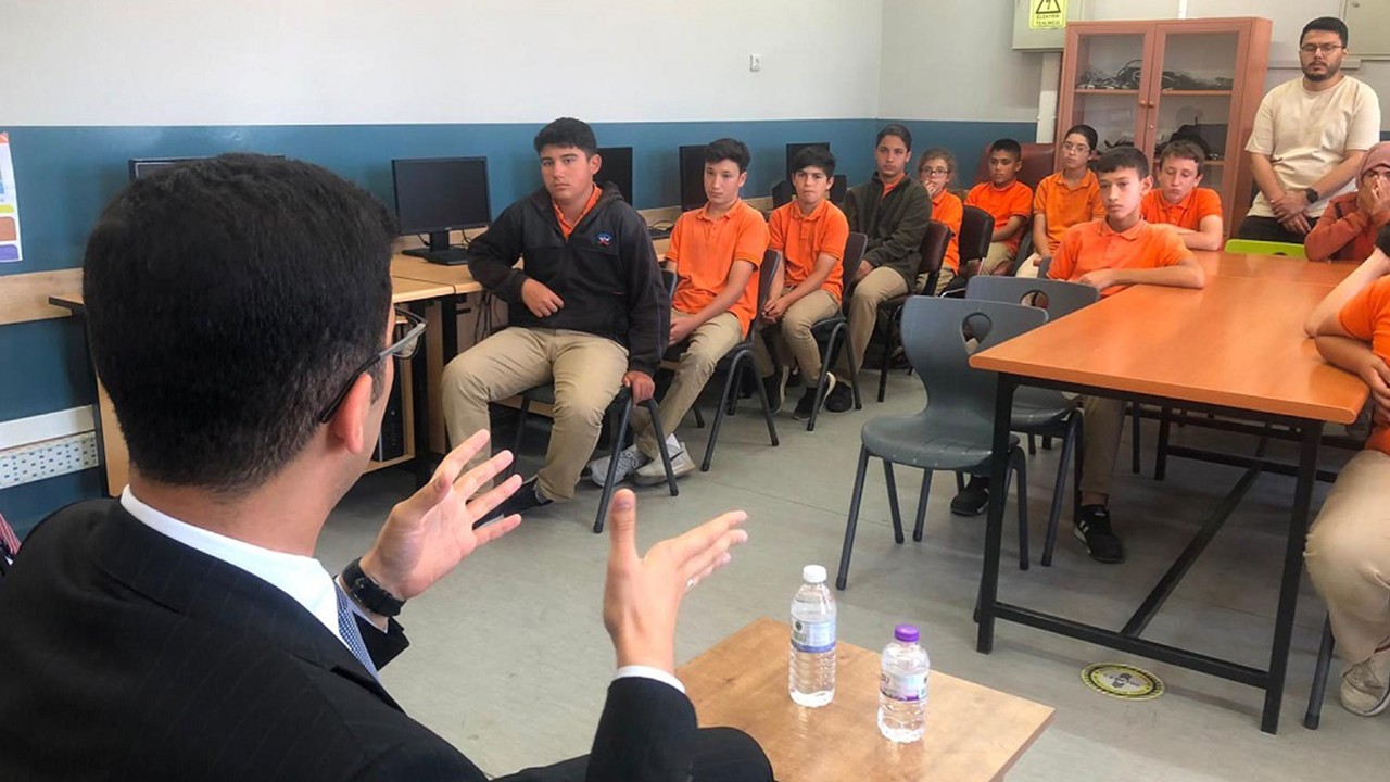Yalıhüyük Kaymakamı Muhammed Sefa Çelik kariyer günleri programında öğrencilerle buluştu