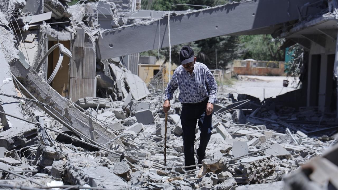Katil İsrail'in Lübnan'a düzenlediği saldırılarda ölenlerin sayısı 3 bin 912'ye yükseldi