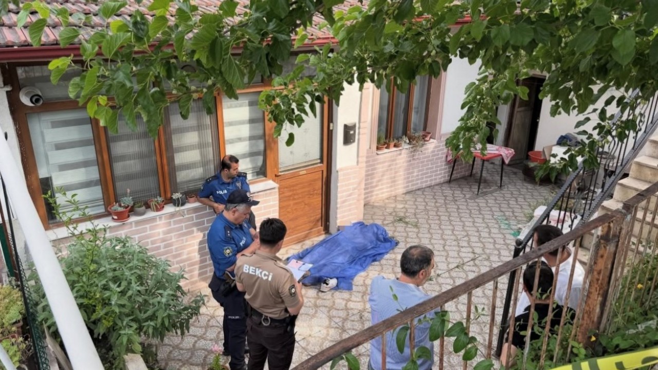 60 yaşındaki adam bahçede ölü bulundu