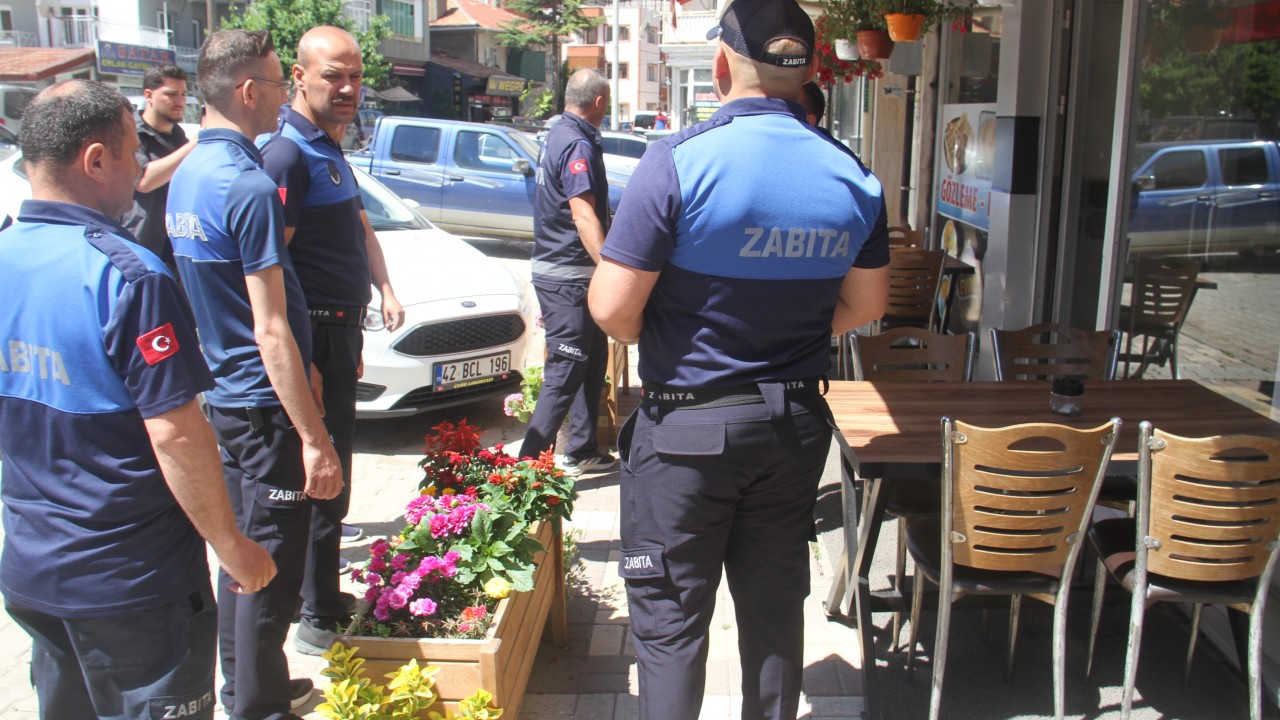 Beyşehir'de zabıtadan kaldırım işgali denetimi