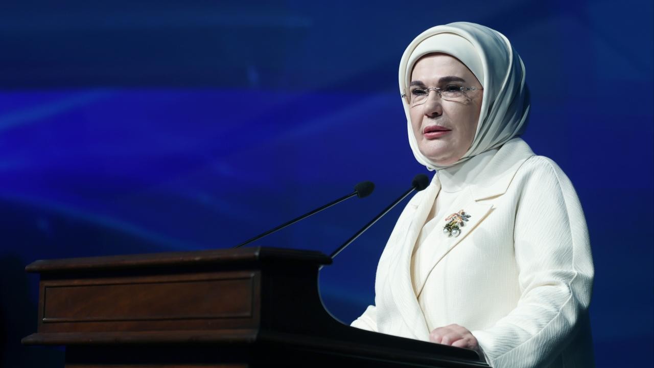 Emine Erdoğan, YKS'ye girecek öğrencilere başarılar diledi
