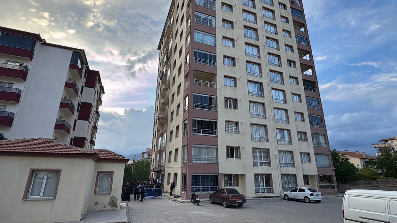 10'uncu kattan düşen genç hayatını kaybetti