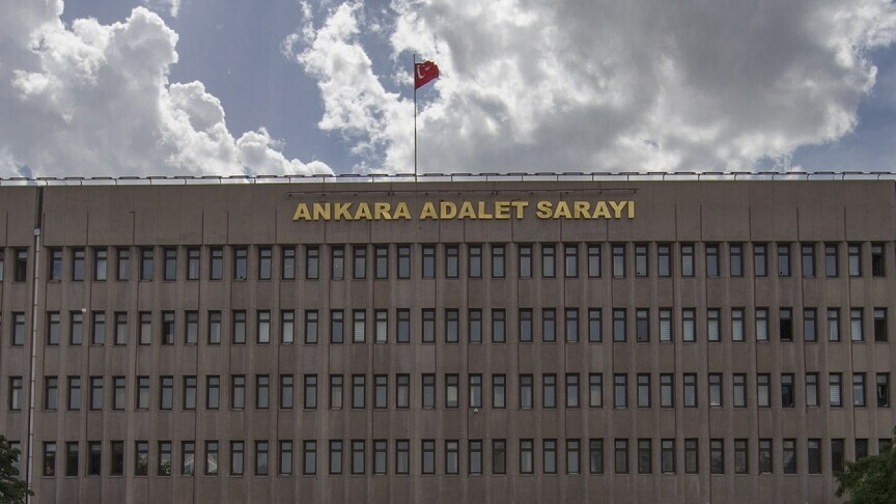 Kendisini 'yardımcı savcı' ve 'stajyer savcı' olarak tanıtan kadın tutuklandı