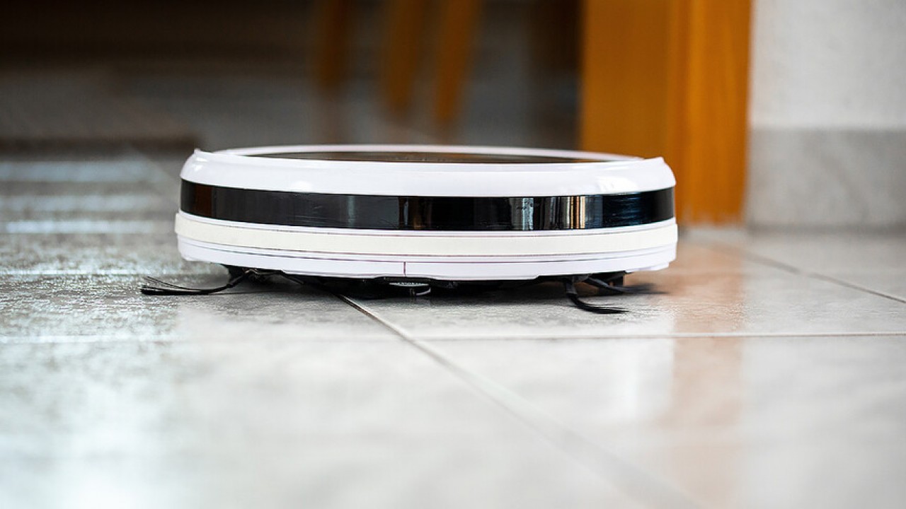 Şikayetini geri çekmek için robot süpürge istedi