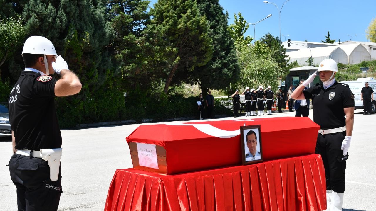 Görev başında kalp krizi geçiren polis memuru son yolculuğuna uğurlandı