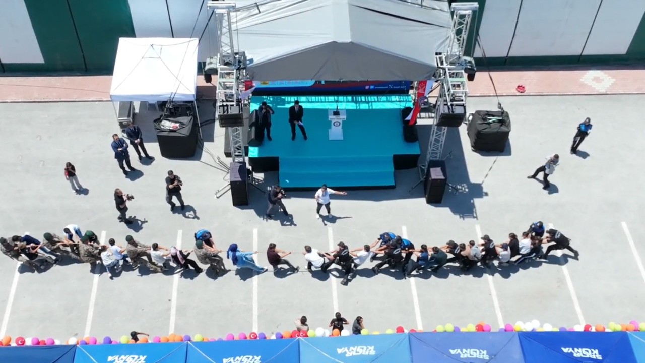 Konya polisinden 27 bin 522 çocuk ve gence güvenli gelecek desteği