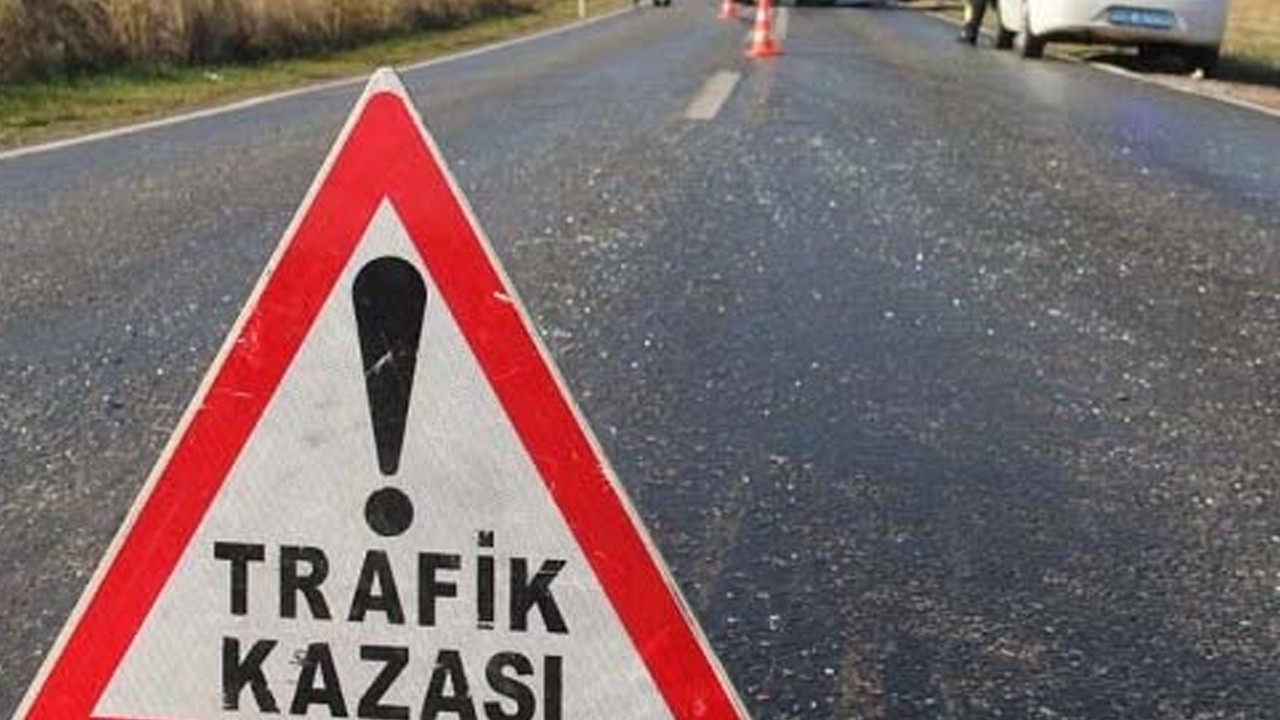 İki otomobil çarpıştı! Eski milletvekili ile 2 kişi yaralandı