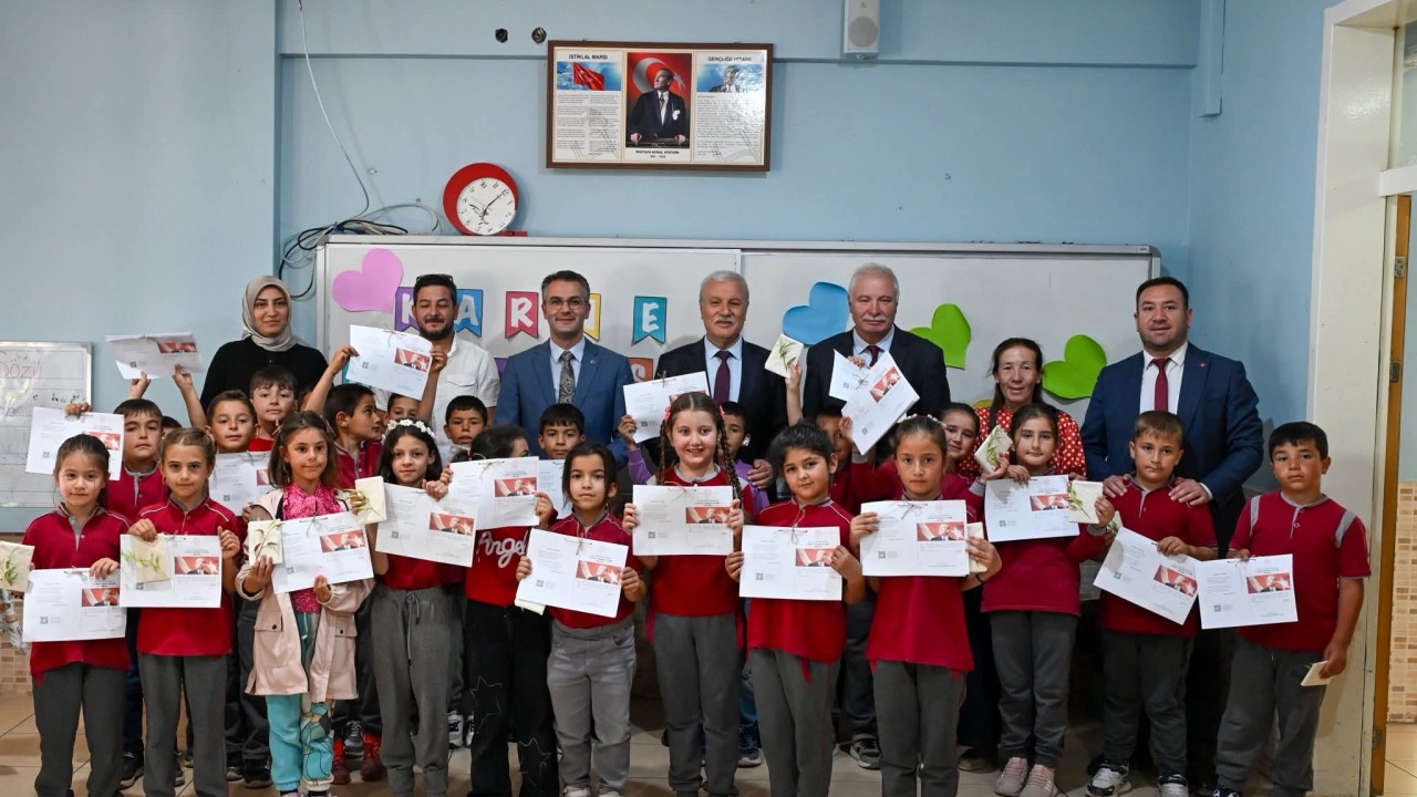 Kulu'da 7 bin 600 öğrenci karne heyecanı yaşadı