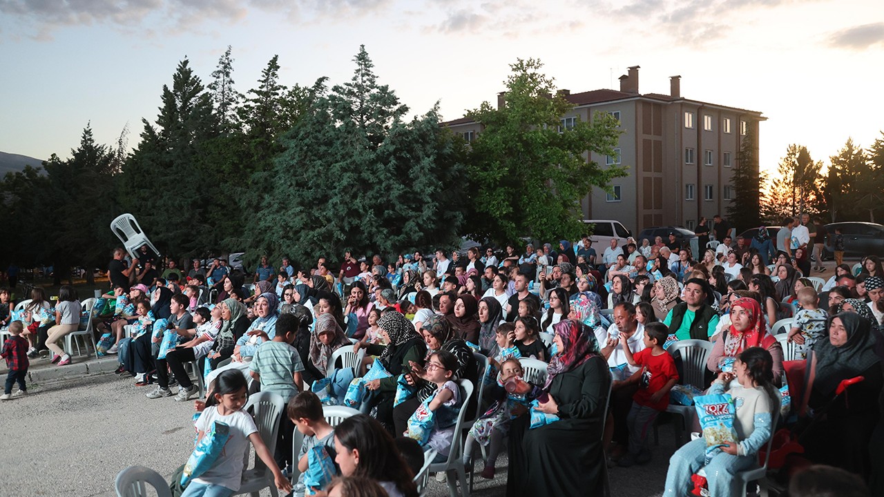 Konya Büyükşehir’in "Sinema Günleri" merkez dışındaki ilçelerde yaz akşamlarına renk katıyor