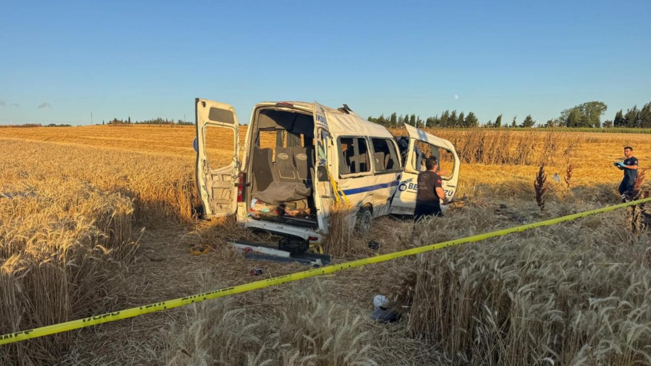 Yolcu minibüsü devrildi: 2 ölü, 10 yaralı