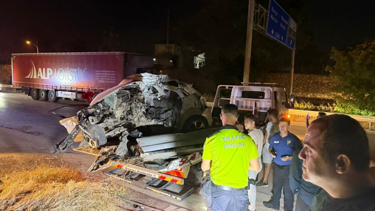 Aracın motorunun fırlayıp barakaya girdiği kazada, sürücü hayatını kaybetti